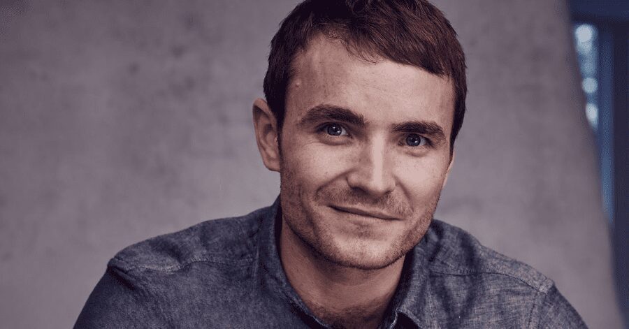 Refém: Elenco e Tudo Sobre o Thriller Político Intenso da Netflix 11 Martin McCann