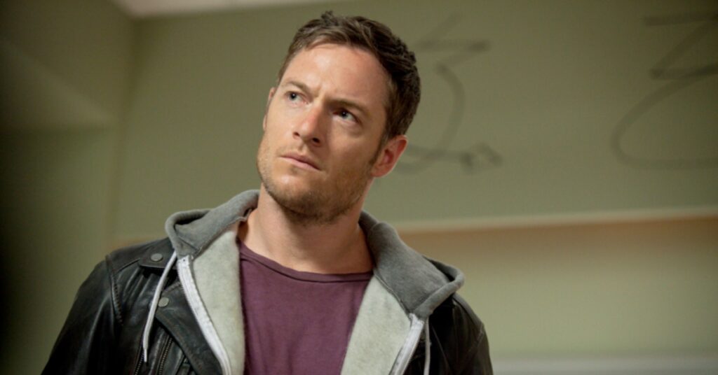 Tahmoh Penikett como Eric