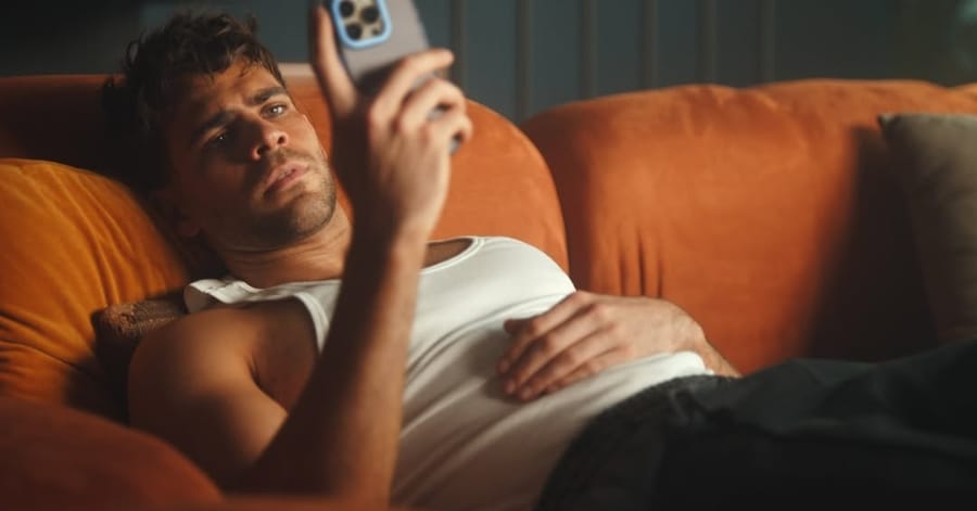 Elenco de Pecados Inconfessáveis: Quem é quem na Série Netflix? 4 Andrés Baida como Iván