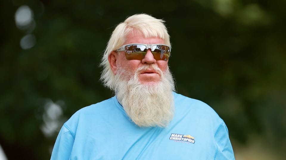 Elenco de Um Maluco no Golfe 2: Quem é quem no filme Netflix 9 John Daly como Ele Mesmo