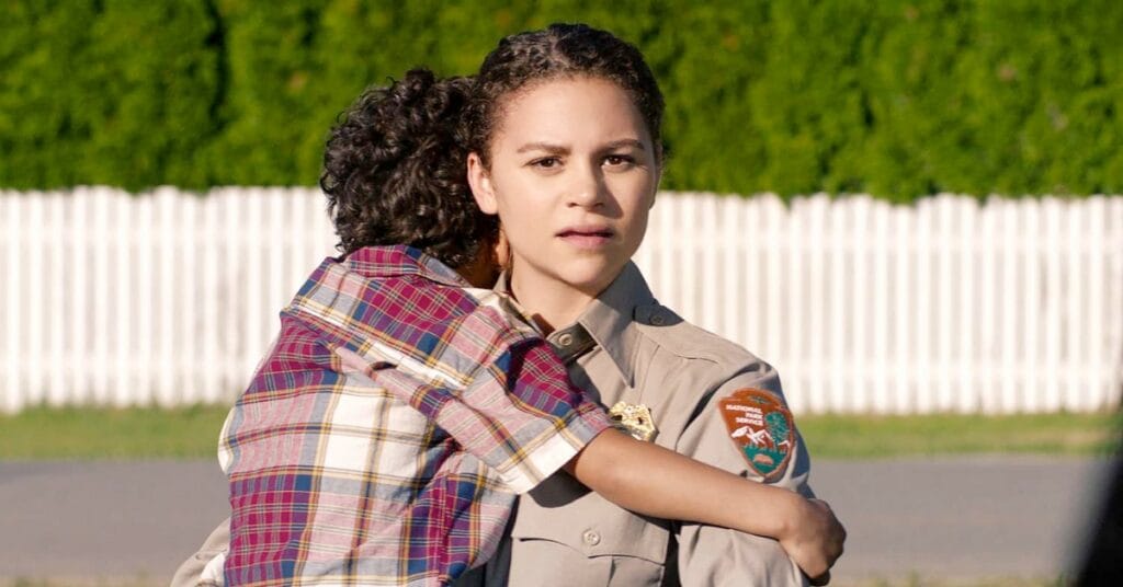 Elenco de Indomável: Lista completa de atores e personagens da série Netflix 6 Lily Santiago como Naya Vazquez