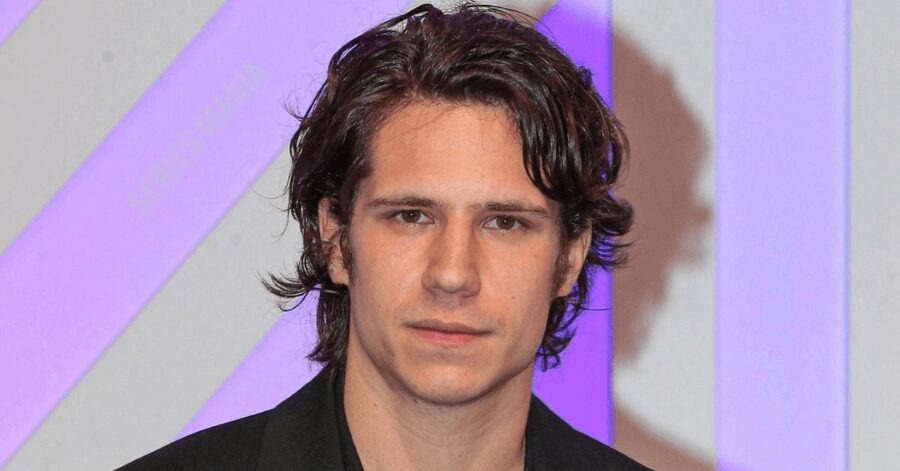 Abraham Wapler como Léo