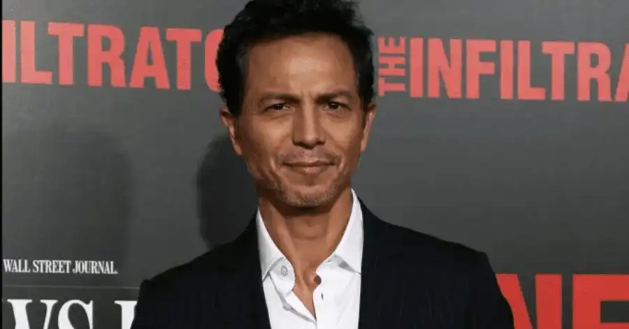 Miss Simpatia: Elenco e Tudo Sobre a Comédia de Ação 5 Benjamin Bratt