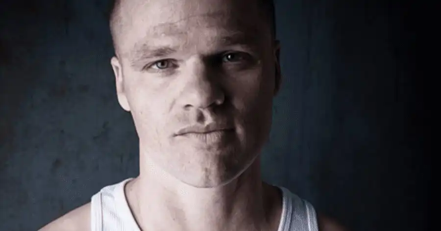 Covil de Ladrões: Elenco E Tudo Sobre o Thriller de Assalto 7 Evan Jones
