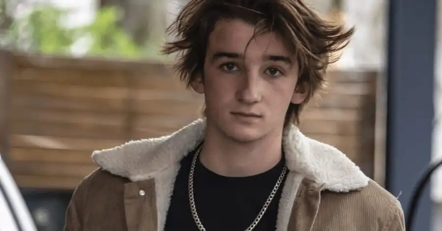 Jovens Milionários: Elenco e Tudo Sobre o Novo Drama da Netflix 6 Florian Lesieur como Cyril