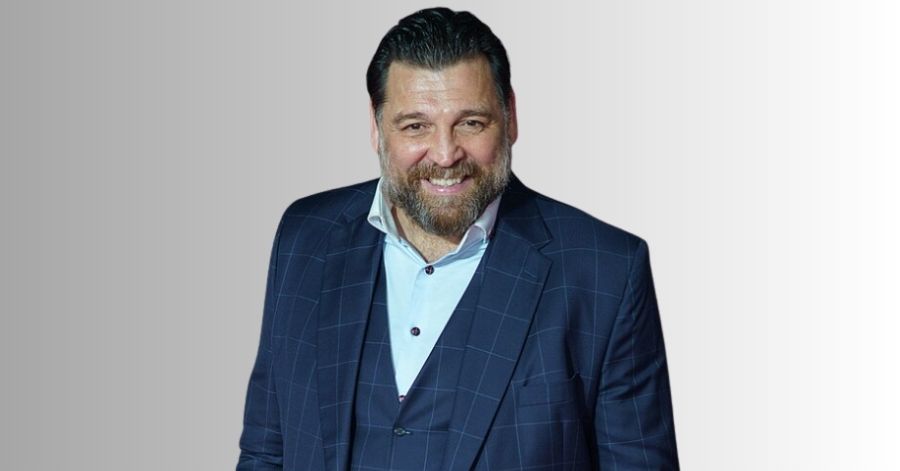 Duas Covas: Elenco, Onde Assistir e Tudo Sobre a Série 4 Hovik Keuchkerian