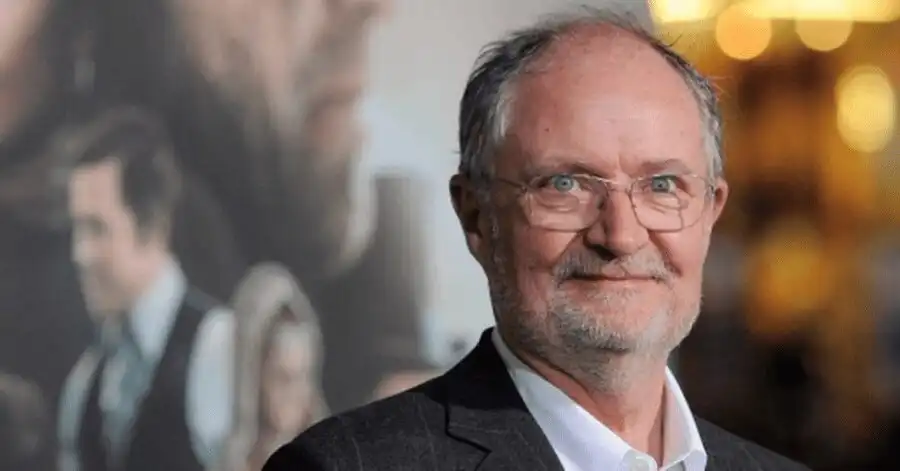A Lenda de Tarzan: Elenco, Onde Assistir e Tudo Sobre o Filme 8 Jim Broadbent