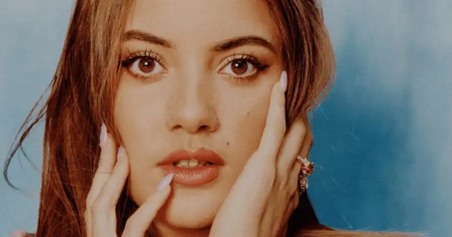 Jovens Milionários: Elenco e Tudo Sobre o Novo Drama da Netflix 4 Malou Khebizi como Samia
