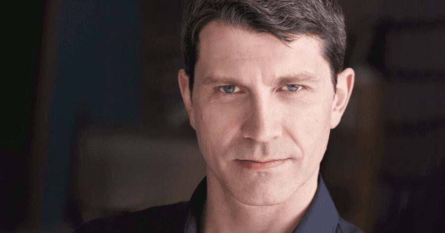 Bem-Vindo à Morte Súbita: Elenco e Tudo Sobre o Filme de Ação 9 Paul Essiembre