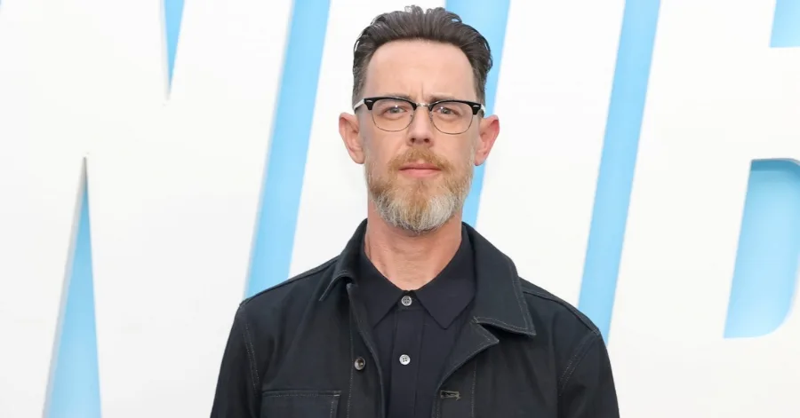 Colin Hanks como Abel