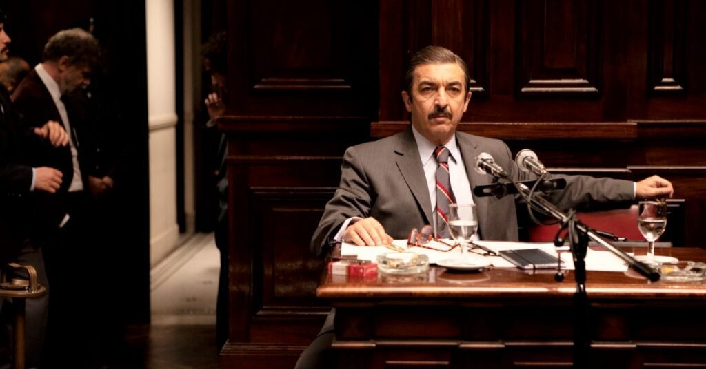 Argentina 1985: Elenco, Sinopse, Crítica e Tudo Sobre 2 Ricardo Darín como Julio César Strassera