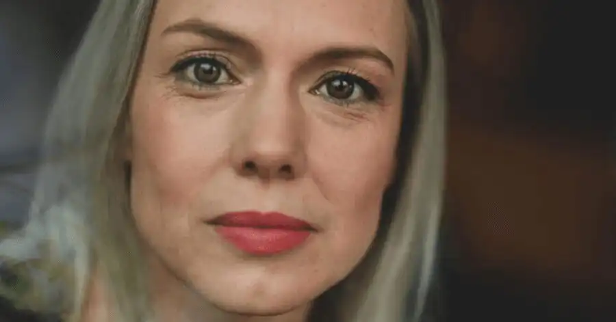Corações Roubados: Elenco e Tudo Sobre o Thriller Erótico LGBTQ+ 5 christina