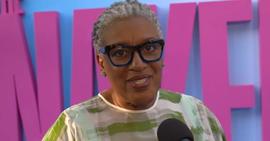 CCH Pounder como Chefe Davis