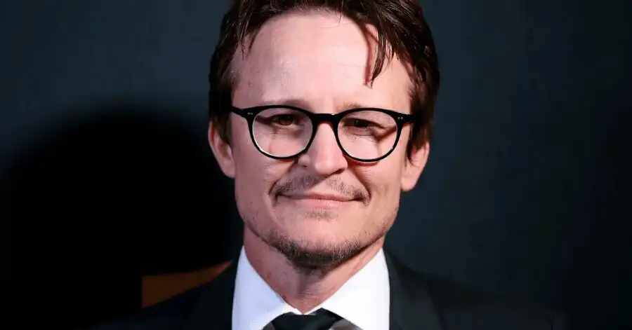 JUNTOS: Elenco e Tudo Sobre o Filme de Terror 5 damon herriman