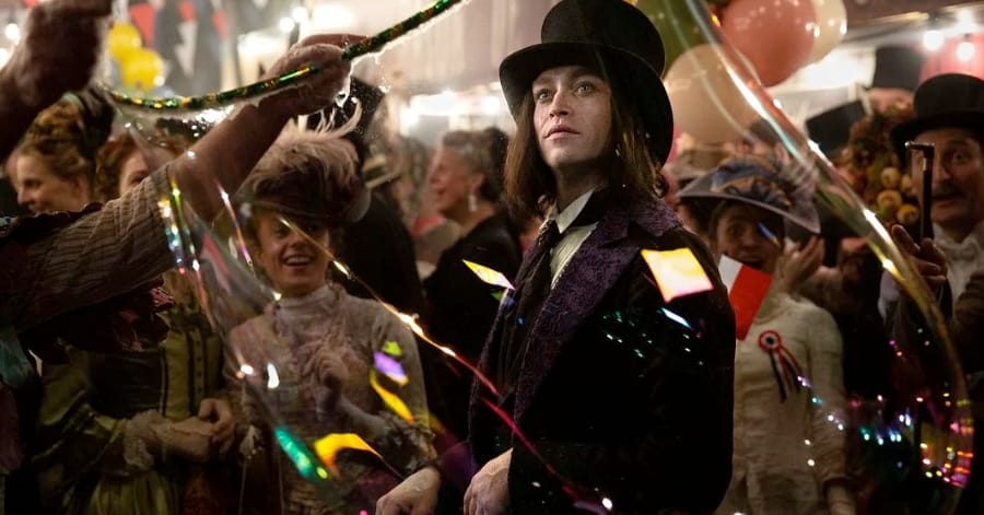 Caleb Landry Jones como Drácula
