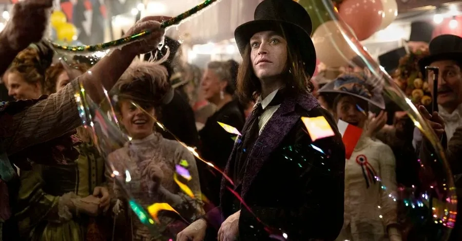 Drácula (2025) – Final Explicado – O Drácula Sobrevive? 3 Caleb Landry Jones como Drácula