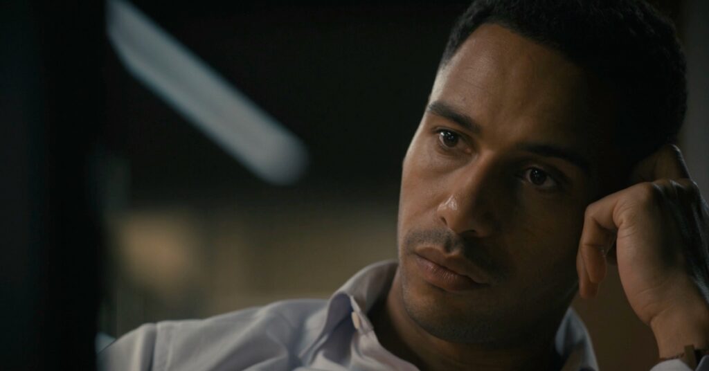 Elliot Knight como Agente Especial Keyonte Bell