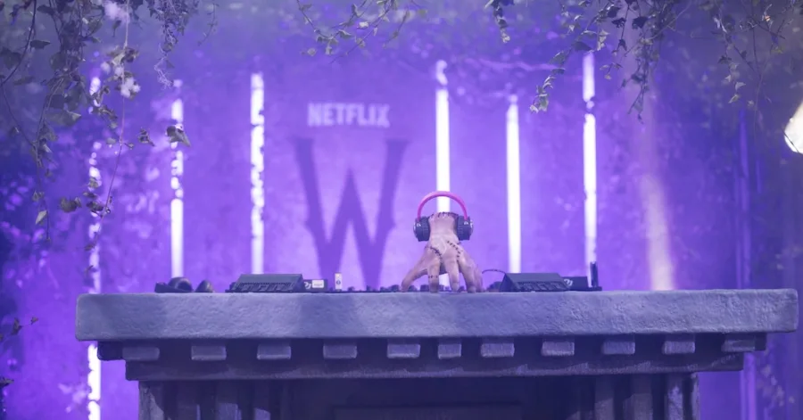 Victor Dorobantu como Mãozinha