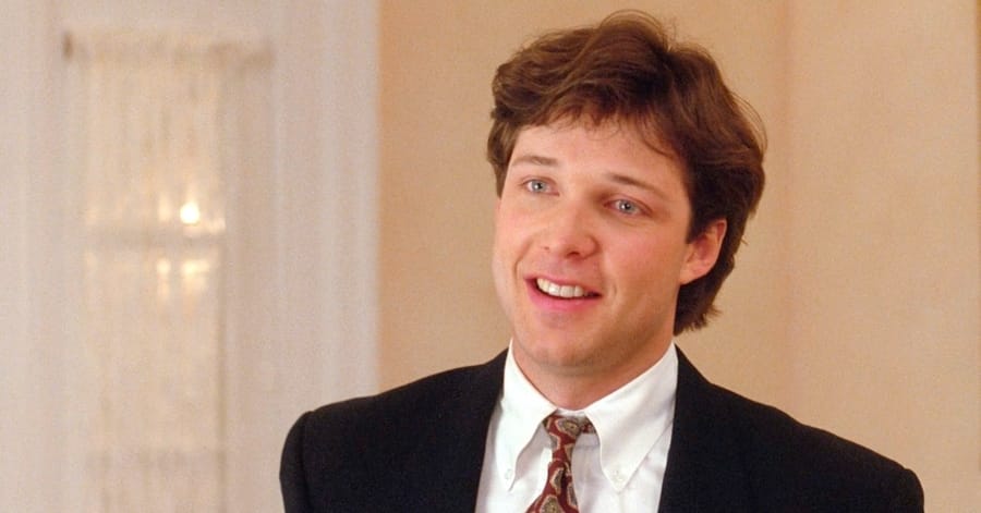 Elenco de O Pai da Noiva: Quem fez os personagens em 1950, 1991 e 2022? 9 Bryan MacKenzie (O Noivo): George Newbern