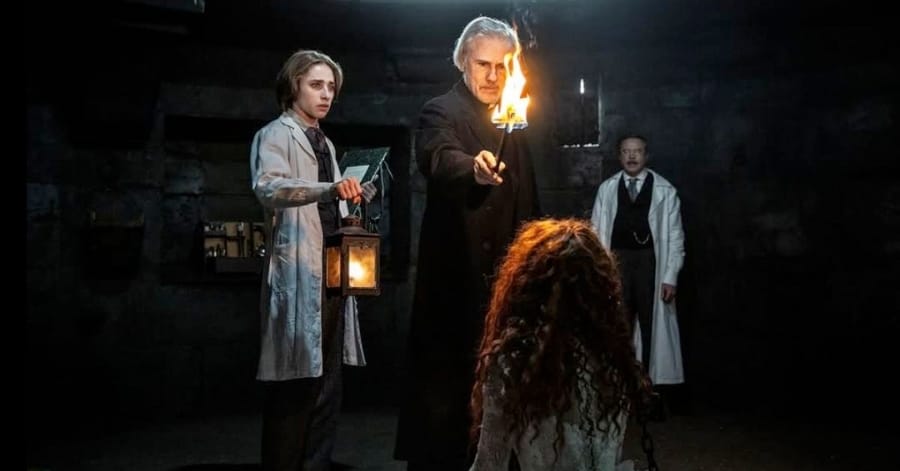 Christoph Waltz como o Padre