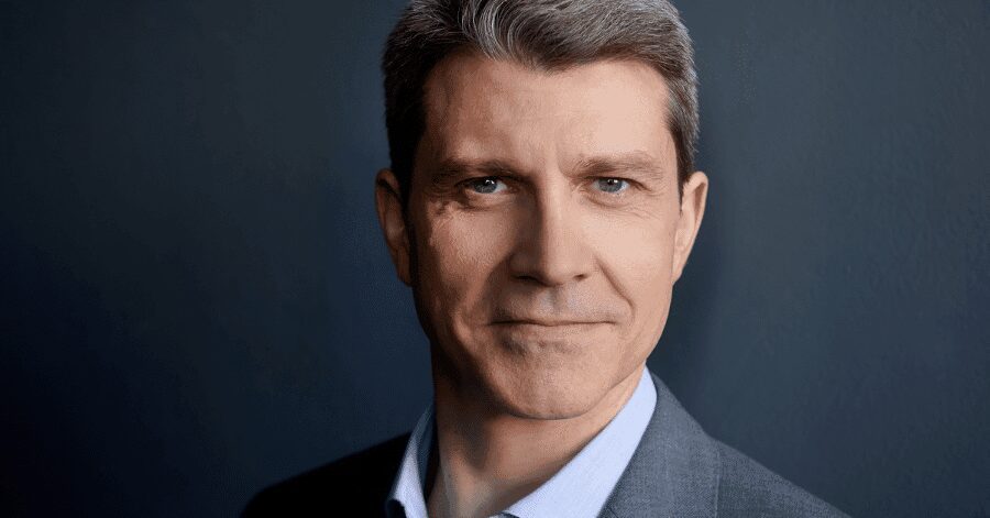 Romance in Style: Elenco e Tudo Sobre o Romance Fashion 9 paul