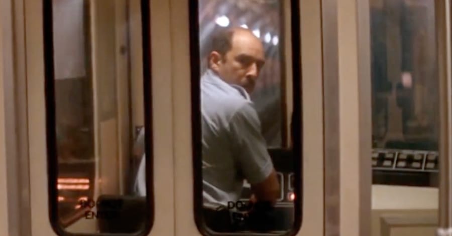 Velocidade Máxima: Elenco Completo e Personagens do Filme de 1994 12 Richard Schiff como o Maquinista do Trem