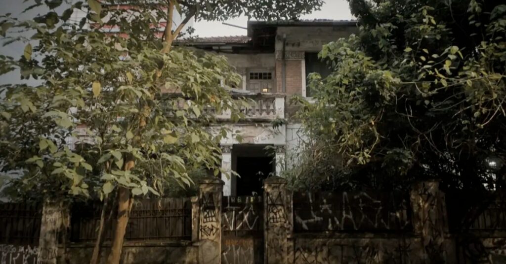 TOP 10 Prime Vídeo Brasil: Filmes e séries que estão bombando em Agosto de 2025 13 A Mulher na Casa Abandonada