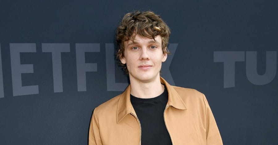 Hunter Doohan como Tyler Galpin