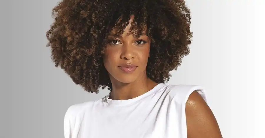 Vermelho Sangue: Elenco, Onde Assistir e Tudo Sobre a Série 6 Heloisa Jorge