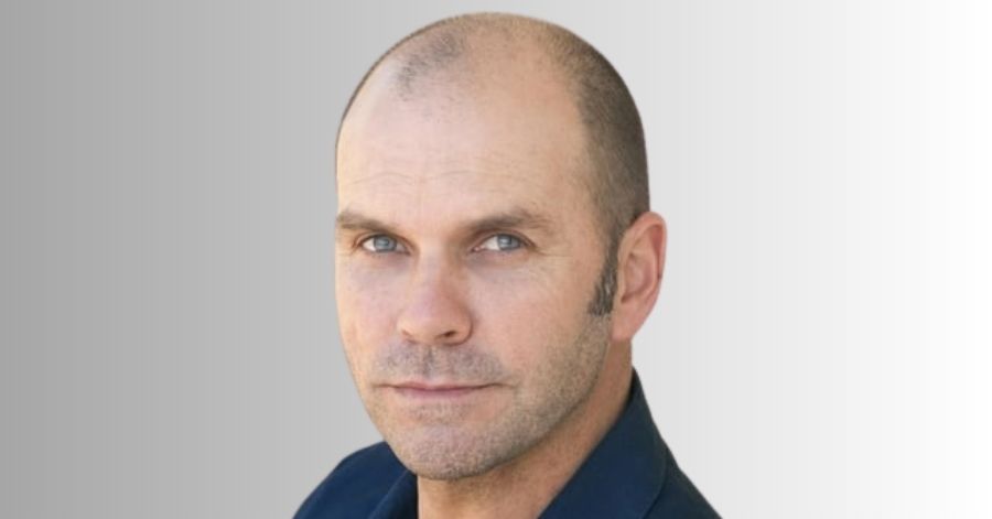 Ameaça Invisível: Elenco, Onde Assistir e Tudo Sobre o Filme 8 Ian Bliss