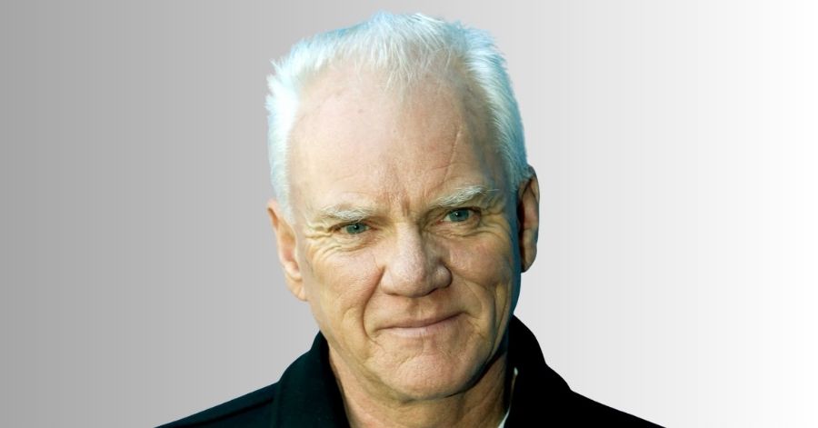 Seguindo Em Frente: Elenco, Onde Assistir e Tudo Sobre 4 Malcolm McDowell