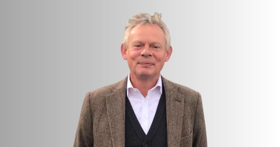 O Morro dos Ventos Uivantes: Elenco, Onde Assistir e Tudo Sobre 6 Martin Clunes