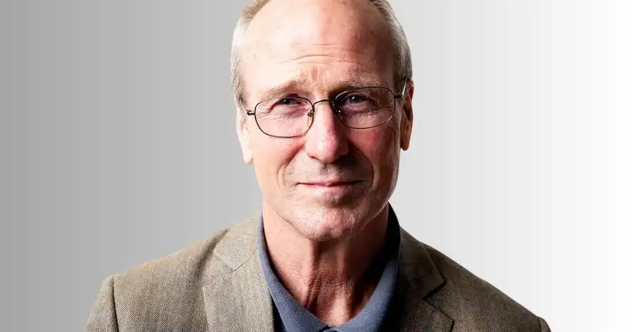 Na Natureza Selvagem: Elenco, Onde Assistir e Tudo Sobre 5 William Hurt