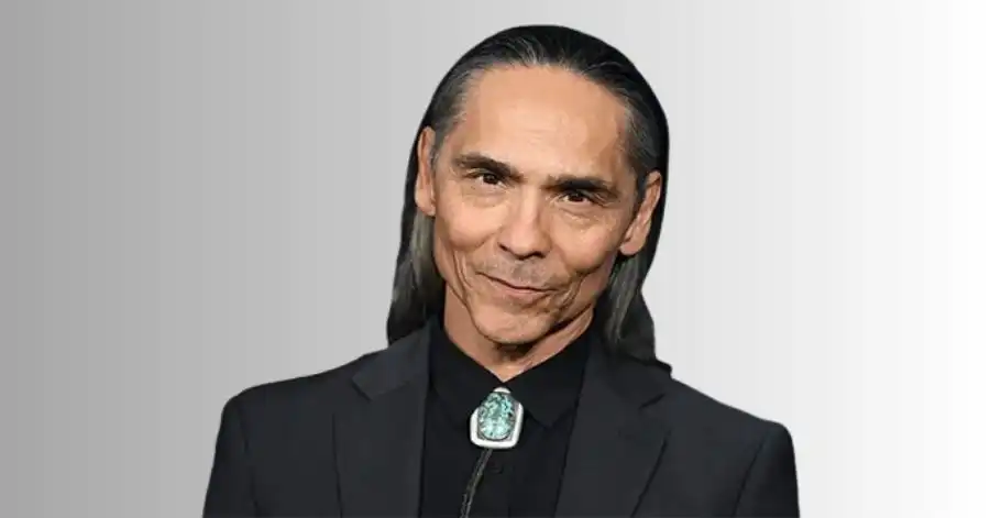 Doutor Sono: Elenco, Onde Assistir e Tudo Sobre 7 Zahn McClarnon
