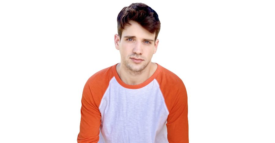 Brandon Tyler Russell como Peter Michaels