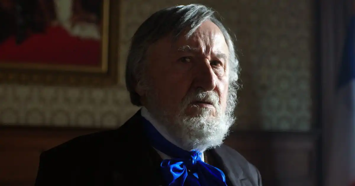 O Pior Homem de Londres (TUDO SOBRE): Elenco, Sinopse e Crítica 8 Jean-François Balmer como Comte Henri de Pourtalès