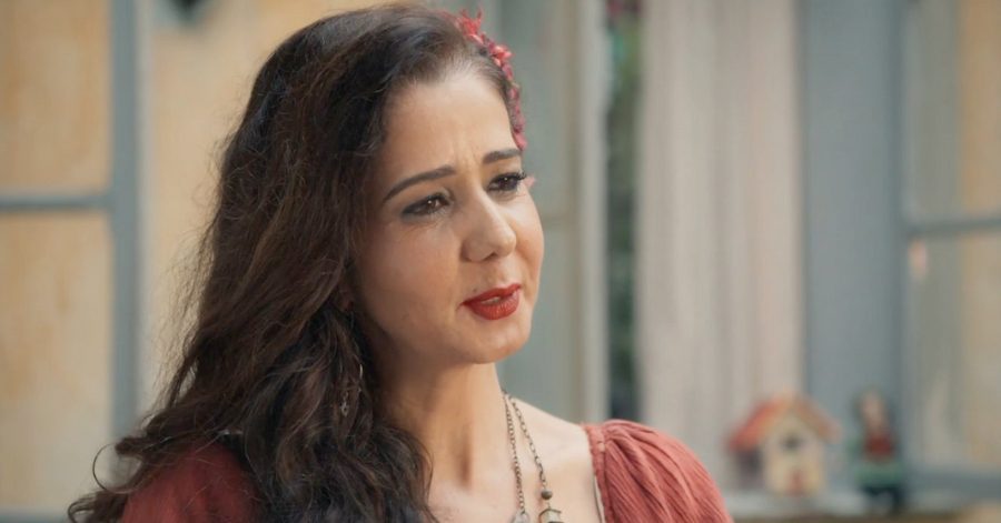 Carmem percebe que pode chantagear Estela