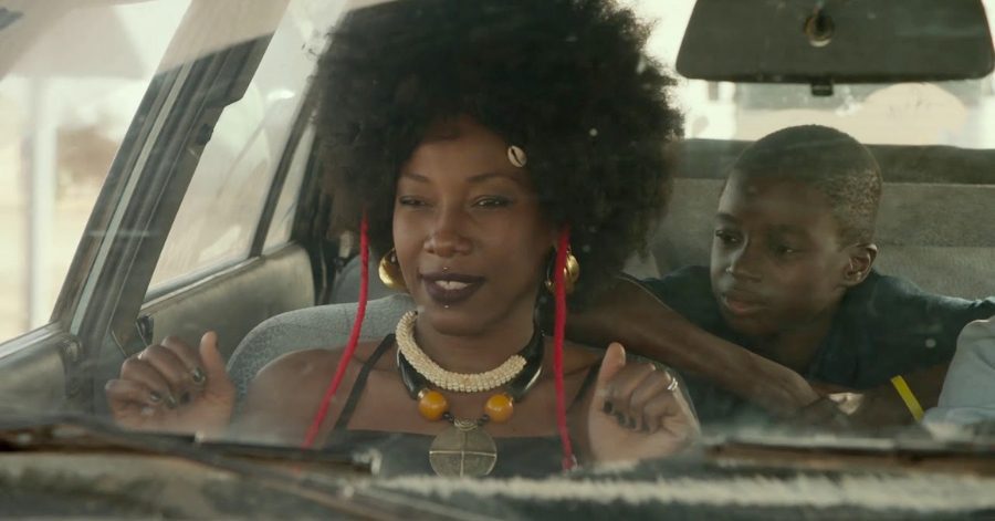 Fatoumata Diawara como Gloria