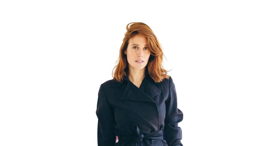 Gwendolyn Gourvenec como Laurence Tall