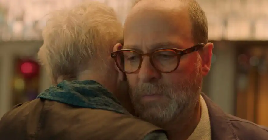 Toque Familiar: Elenco, Sinopse, Crítica, Onde Assistir e Tudo Sobre 6 H. Jon Benjamin como Steve