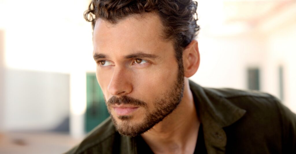 2 Corações: Elenco completo e Curiosidades do Filme 2 Adan Canto como Jorge Bolivar