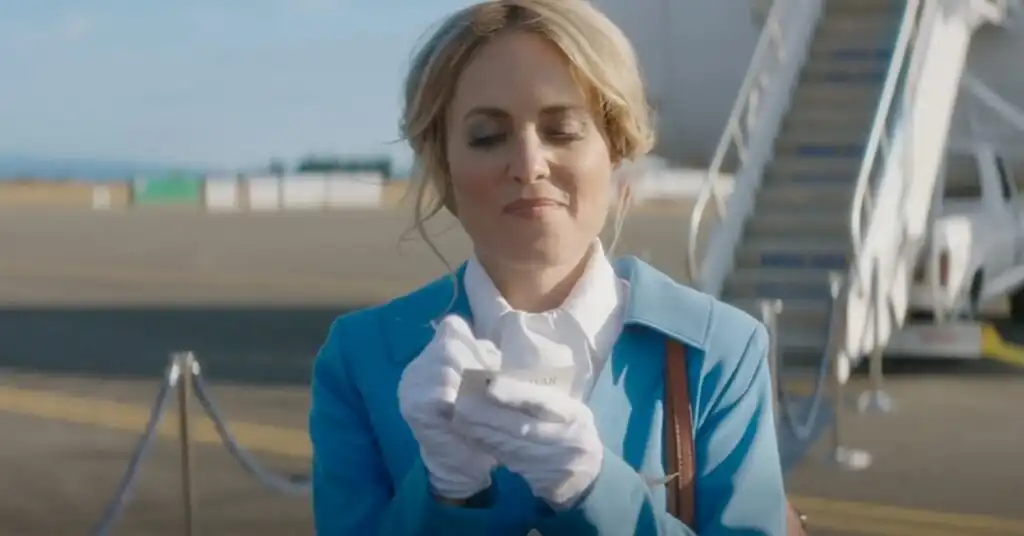 2 Corações: Elenco completo e Curiosidades do Filme 6 Radha Mitchell como Leslie Bolivar