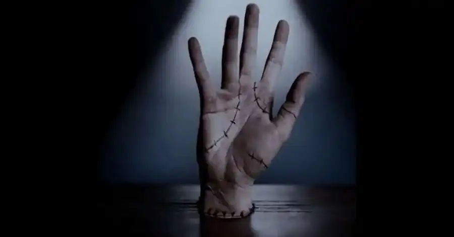 SPOILER: Origem de Mãozinha vem a tona em Wandinha 3 maozinha-wandinha