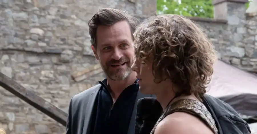 Tom Everett Scott como Montgomery Rush