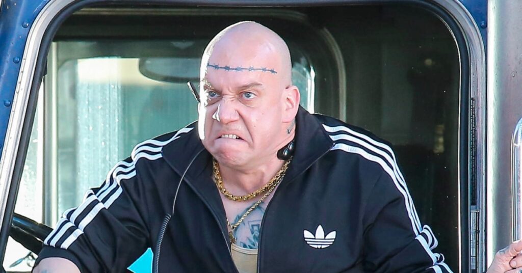 Paul Giamatti como Aleksei Sytsevich / Rhino