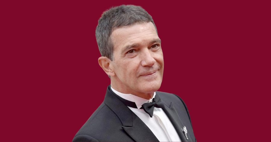 Antonio Banderas como Santiago Moncada