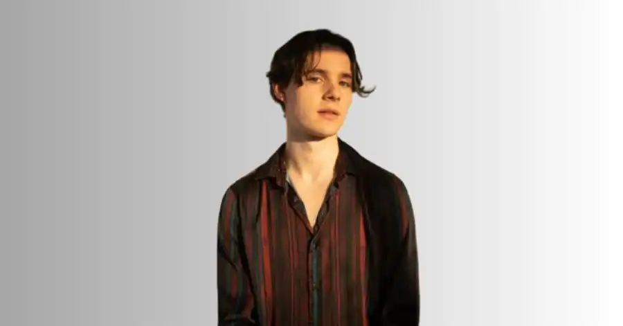 Lázaro: Elenco, Onde Assistir, e Tudo Sobre o Thriller Psicológico 6 Ewan Horrocks