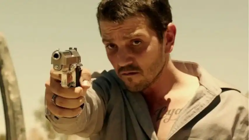 Herança de Sangue: Sinopse, Elenco Completo, Crítica e Onde Assistir 5 Diego Luna interpreta Jonah Pincerna