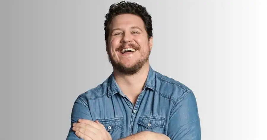 O Pior Vizinho do Mundo: Elenco, Onde Assistir e Tudo Sobre 7 Cameron Britton