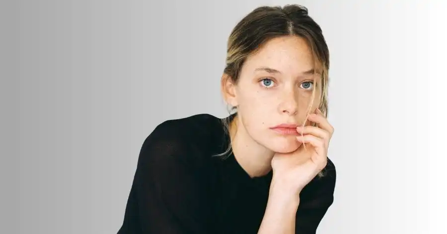 O Pior Vizinho do Mundo: Elenco, Onde Assistir e Tudo Sobre 5 Rachel Keller